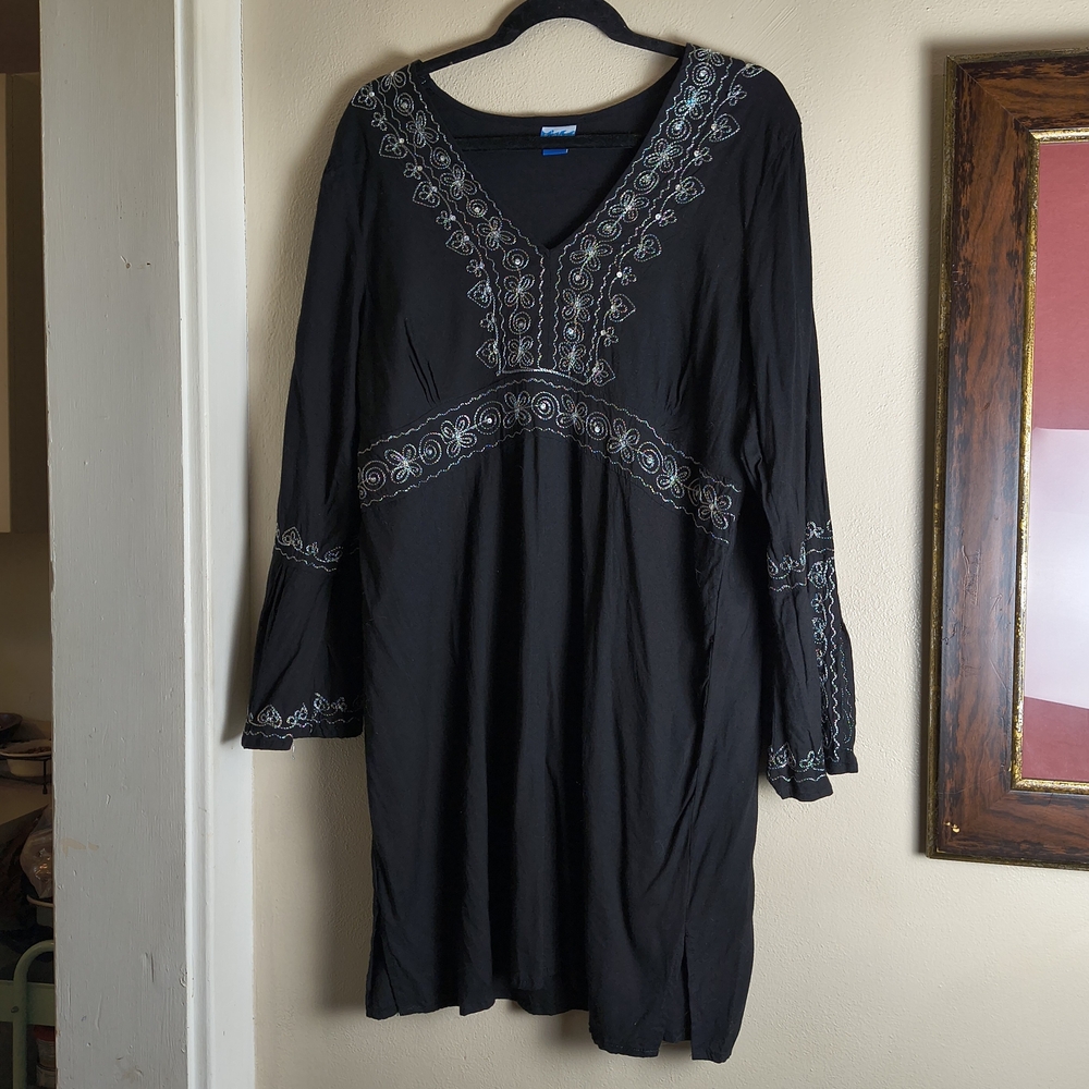 Vintage black embroidered boho peasant v-neck dress